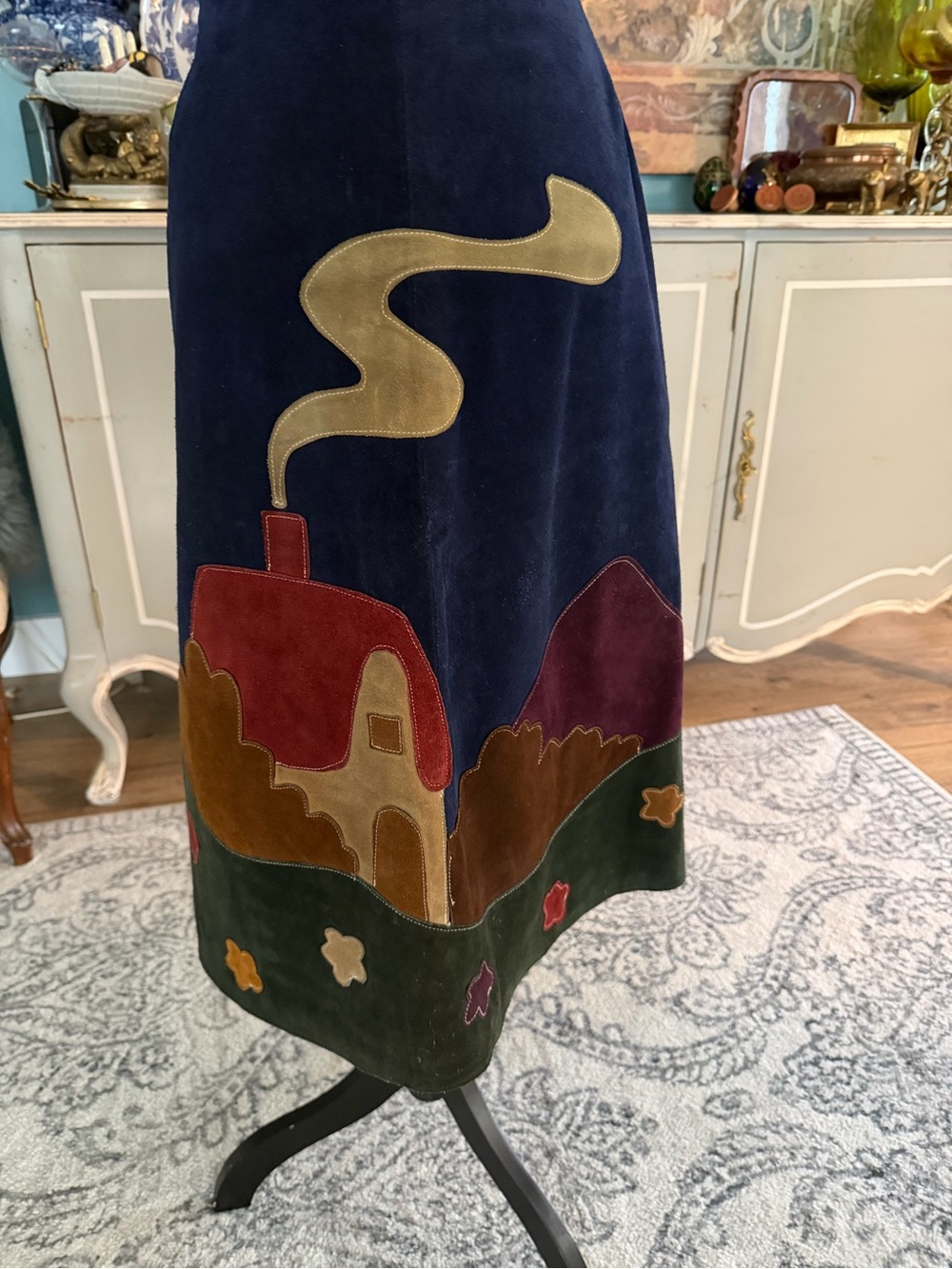 1970’s Bagatelle Suede Cottage Scene Skirt - Picture 3 of 8